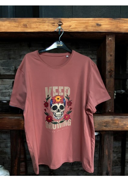 Design - Kırmızı-Kahverengi Keep Growıng Yazılı Çiçekli Kafatası Grafik T-Shirt