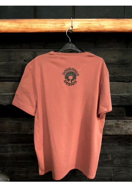 Design - Kırmızı-Kahverengi Keep Growıng Yazılı Çiçekli Kafatası Grafik T-Shirt