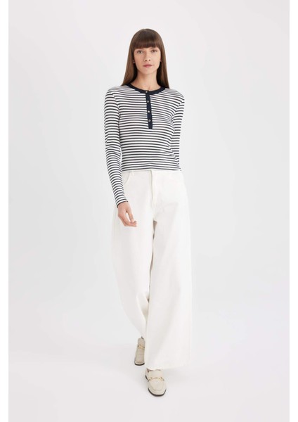 Slim Fit Dar Kesim Bisiklet Yaka Çizgili Fitilli Kaşkorse Düğmeli Uzun Kollu Tişört D4271AX24AU fiyatları