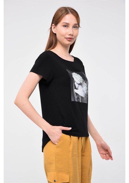 Saçı Taş Işlemeli Kız Baskılı T-Shirt fiyatları