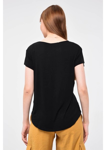 Saçı Taş Işlemeli Kız Baskılı T-Shirt fırsatları