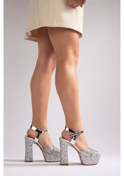 Cindirella Kadın Abiye Platform Topuklu Ayakkabı Gümüş Payetli fiyatları