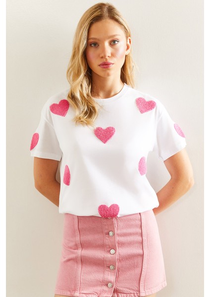 Kadın Süzene Kalp Nakışlı Basic T-Shirt
