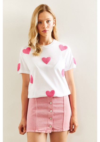 Kadın Süzene Kalp Nakışlı Basic T-Shirt fiyatları