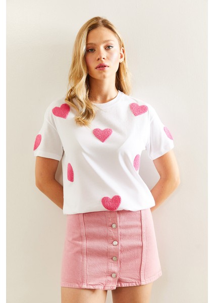 Kadın Süzene Kalp Nakışlı Basic T-Shirt modelleri