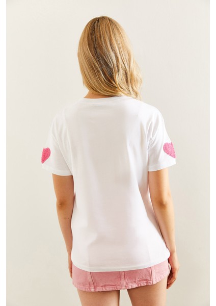 Kadın Süzene Kalp Nakışlı Basic T-Shirt indirimleri