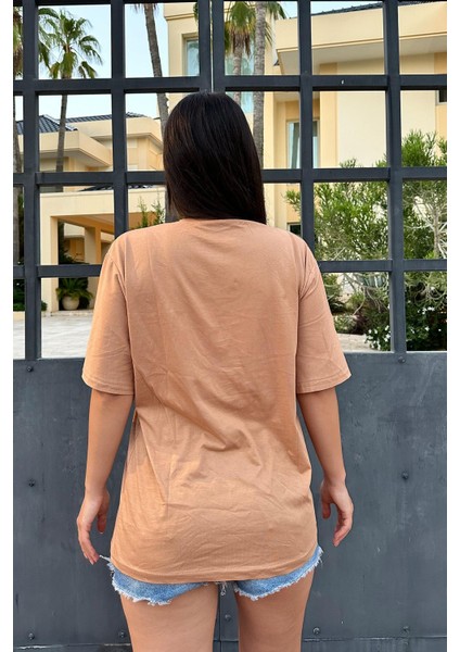 Latte Renk Freedom Baskı Unisex Oversize T-Shirt fiyatları