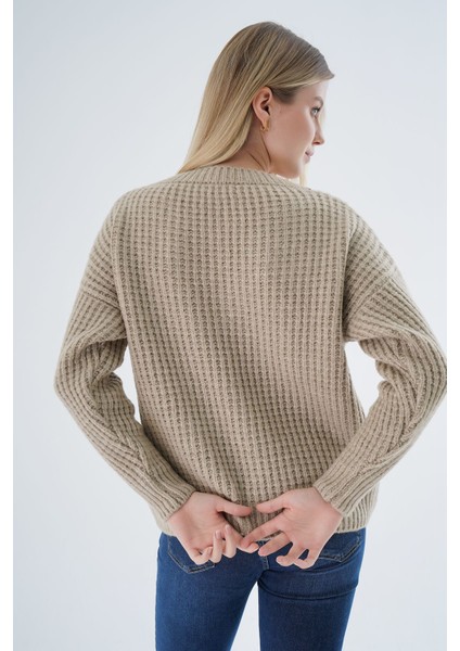 Kadın Bej Oversize V Yaka Nopen Selanik Örgü Yünlü Özel Iplik Triko Örme Kazak TRIST-6160