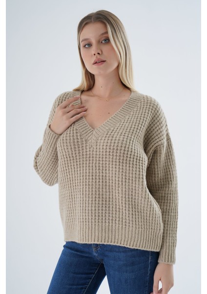 Kadın Bej Oversize V Yaka Nopen Selanik Örgü Yünlü Özel Iplik Triko Örme Kazak TRIST-6160