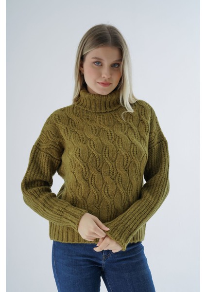 Kadın Olive Oversize Balıkçı Yaka Selanik Saç Örgülü Yün Özel Iplik Triko Örme Kazak TRIST-6163