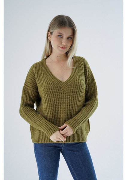 Kadın Olive Oversize V Yaka Nopen Selanik Örgü Yünlü Özel Iplik Triko Örme Kazak TRIST-6160