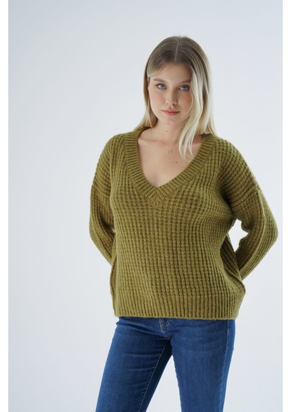 Kadın Olive Oversize V Yaka Nopen Selanik Örgü Yünlü Özel Iplik Triko Örme Kazak TRIST-6160 fiyatları