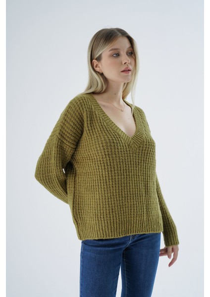 Kadın Olive Oversize V Yaka Nopen Selanik Örgü Yünlü Özel Iplik Triko Örme Kazak TRIST-6160 modelleri