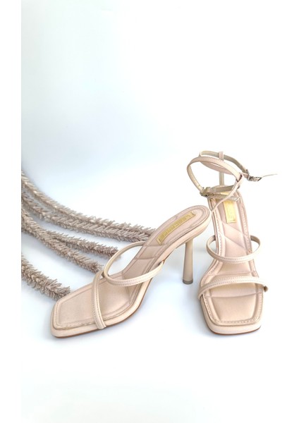 Kadın Ince Şeritli Topuklu Ayakkabı modelleri