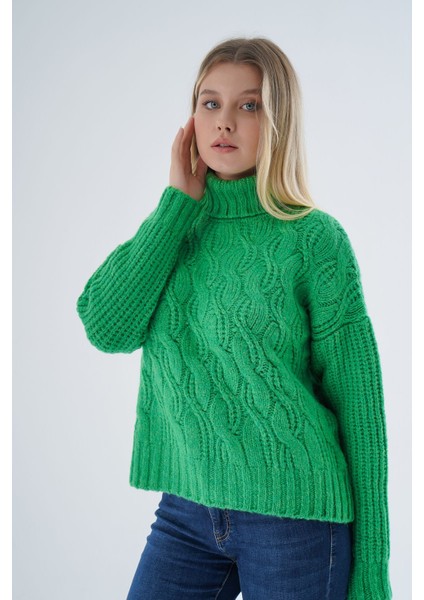 Kadın Yeşil Oversize Balıkçı Yaka Selanik Saç Örgülü Yün Özel Iplik Triko Örme Kazak TRIST-6163
