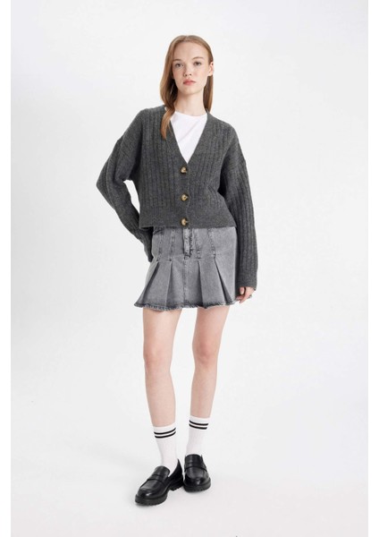 Regular Fit V Yaka Basic Düz Düğmeli Triko Hırka R1389AZ24WN fiyatları