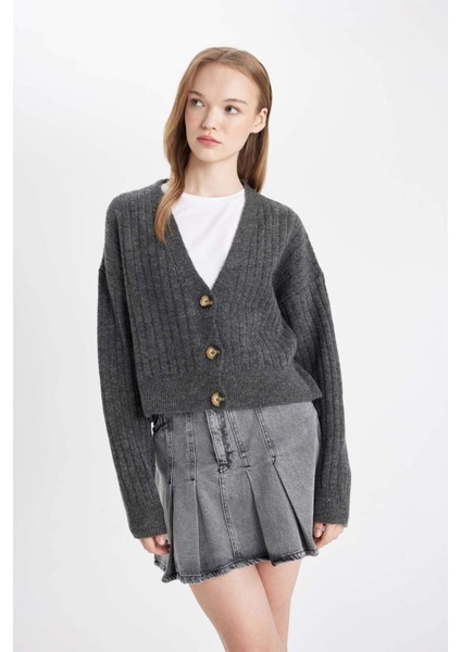 Regular Fit V Yaka Basic Düz Düğmeli Triko Hırka R1389AZ24WN modelleri
