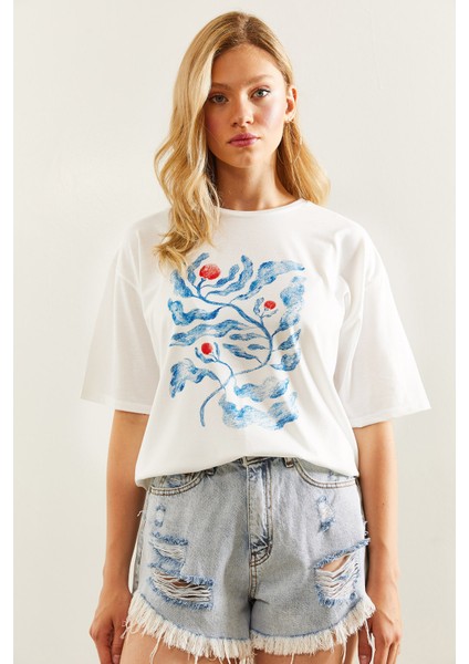 Kadın Desenli Kısa Kollu Basic T-Shirt modelleri