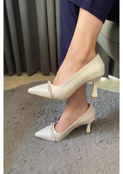 Kadın Izla Krem Cilt Taş Detaylı Sivri Burun 7,5 cm Topuklu Stiletto
