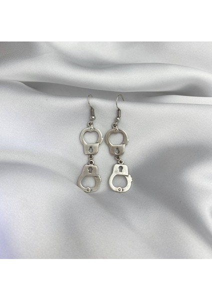 Gümüş Kelepçe Detaylı Küpe