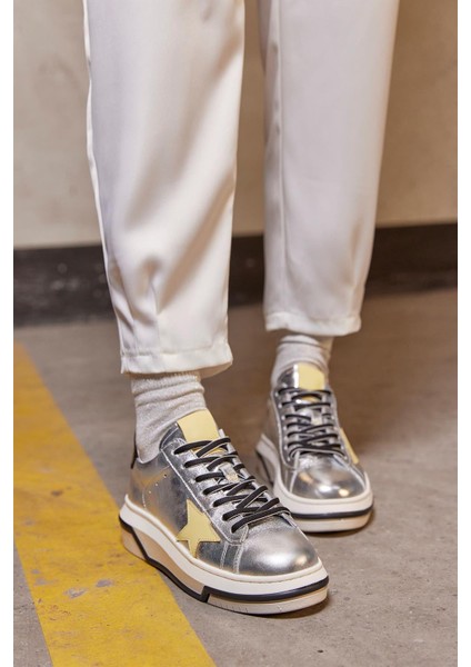 Sveta Gümüş Deri Kadın Sneaker modelleri