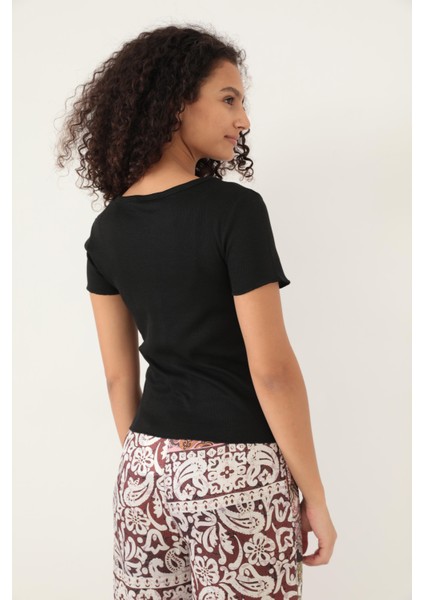 Siyah Fitilli Görünümlü V Yaka Önden Düğmeli Basic Kadın T-Shirt- 2417