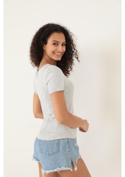 Grimelanj Fitilli Görünümlü V Yaka Önden Düğmeli Basic Kadın T-Shirt- 2417