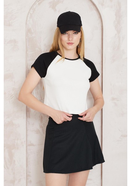 Siyah Beyaz Parçalı Sıfır Yaka Basic Crop T-Shirt- 2407