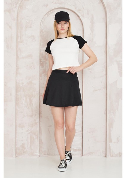 Siyah Beyaz Parçalı Sıfır Yaka Basic Crop T-Shirt- 2407