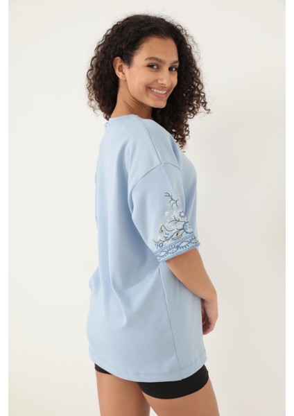 Mavi Kolları Etnik Nakışlı Oversize Kısa Kollu Kadın T-Shirt- 2406