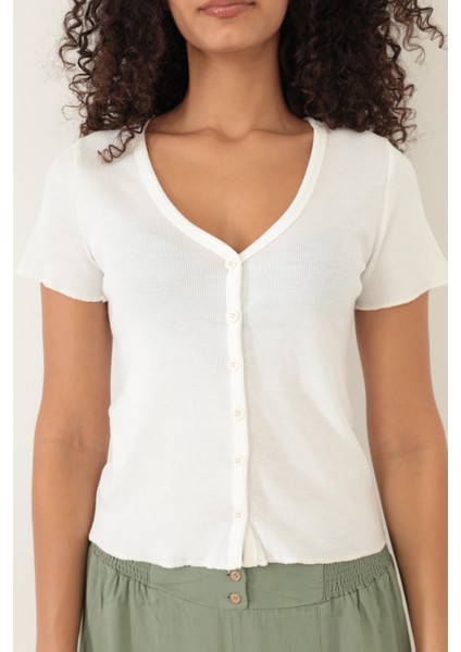 Beyaz Fitilli Görünümlü V Yaka Önden Düğmeli Basic Kadın T-Shirt- 2417 fırsatları