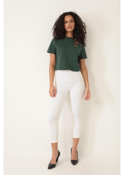 Yeşil Omuzu Gül Nakışlı Basic Crop T-Shirt- 2412