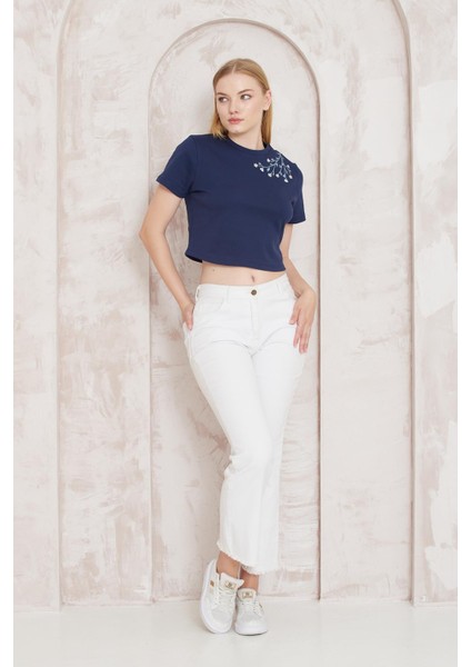 Lacivert Omuzu Papatya Nakışlı Basic Crop T-Shirt- 2413 fırsatları