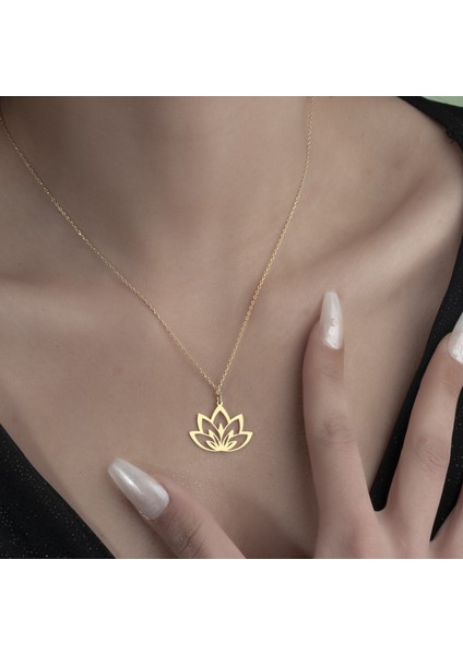 925 Ayar Gümüş Lotus Çiçeği Figürlü Kolye indirimleri