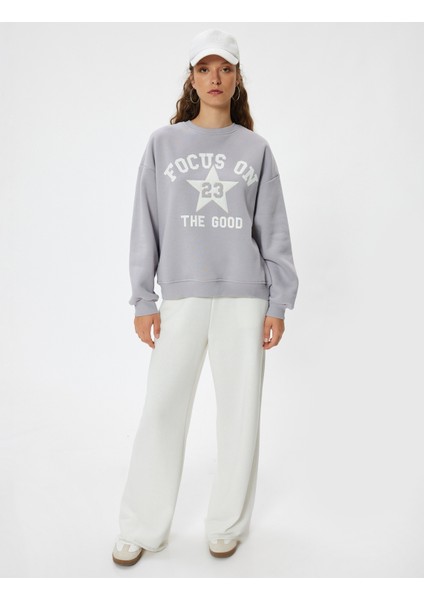 Oversize Bisiklet Yaka Sweatshirt Kolej Baskılı Şardonlu fiyatları