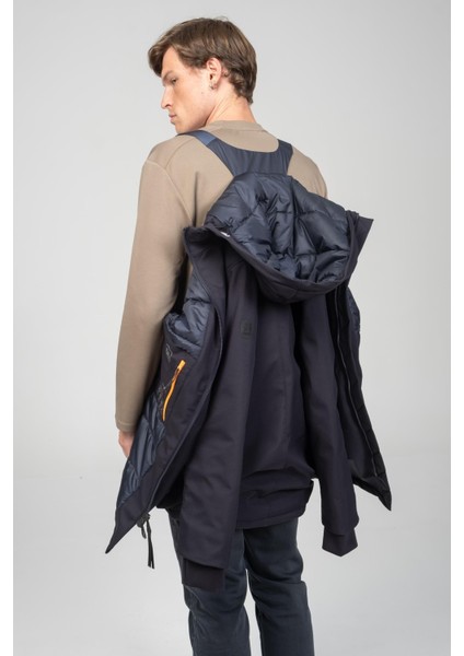 Erkek Regular Fit Iç Askı Detaylı Kol Cepli ve Eldiven Detaylı Mont fırsatları