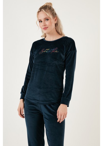 Regular Fit Yumuşak Dokulu Kadife Pijama Takımı Bayan Pijama Takımı 6094200W4 modelleri