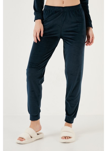 Regular Fit Yumuşak Dokulu Kadife Pijama Takımı Bayan Pijama Takımı 6094200W4 fırsatları