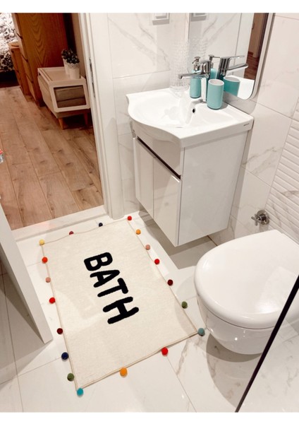 Bath Yazılı Ponponlu Banyo Paspası 90×57 modelleri