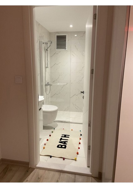 Bath Yazılı Ponponlu Banyo Paspası 90×57 indirimleri