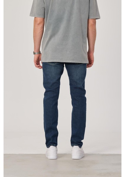 15738 Slim Kesim Koyu Denim Jean R3 fırsatları