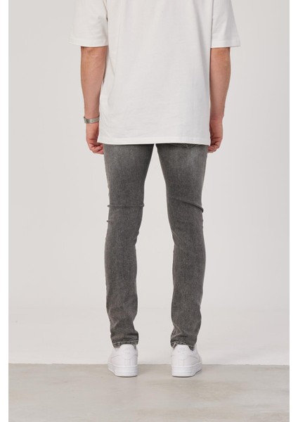 Gri 15590 Slim Kesim Taşlamalı Gri Jean fırsatları