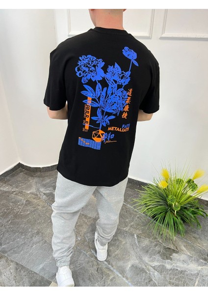 Arka Çiçek Desenli Siyah Tshirt