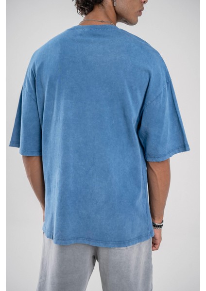Young Atelier Yazılı Mavi Yıkamalı Oversize Tshirt fırsatları