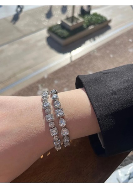 Asteria Jewelry Kadın Zirkon Taşlı Döküm Bileklik