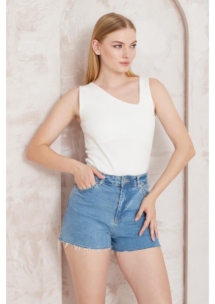 Ekru Kesik Yaka Kalın Askılı Bluz -2410