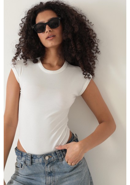 Beyaz Fitilli Görünümlü Bisiklet Yaka Kısa Kollu Çıtçıtlı Bodysuit- 2409 modelleri