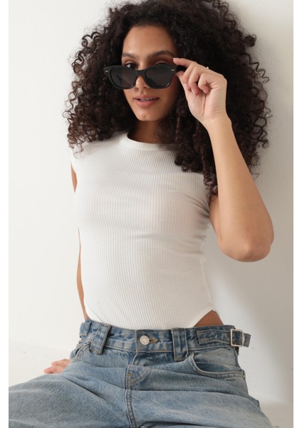 Beyaz Fitilli Görünümlü Bisiklet Yaka Kısa Kollu Çıtçıtlı Bodysuit- 2409 fırsatları