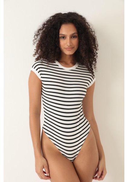 Çizgili Beyaz Fitilli Görünümlü Bisiklet Yaka Kısa Kollu Çıtçıtlı Bodysuit- 2409 indirimleri