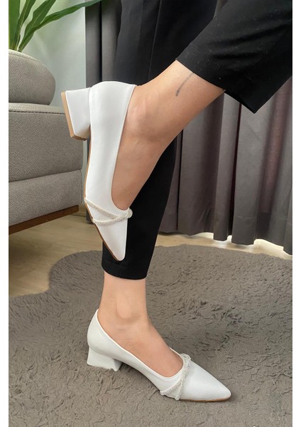 Kadın Valeri Beyaz Çapraz Taşlı Stiletto Alcak Ökçe Abiye Ayakkabı
